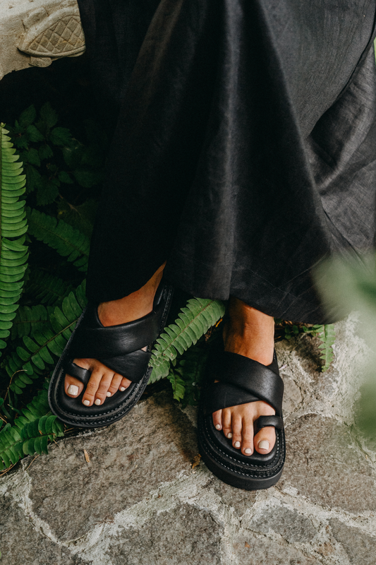 TMB 'Milly' Leather Slides - Black